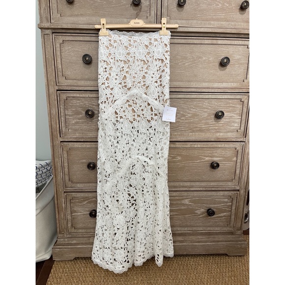 Lulu’s white eyelet lace 2 piece set. Size XS. New with tags. - Picture 6 of 7